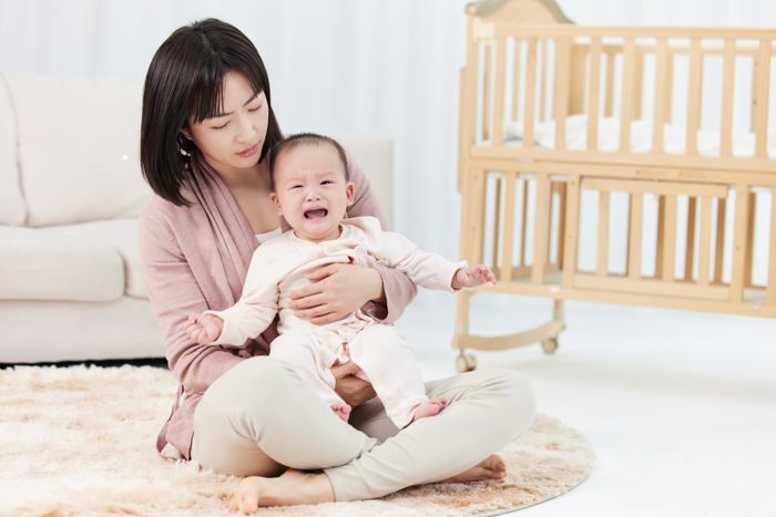 1631261518533050.jpg 攝圖網(wǎng)_501725428_安撫哭泣嬰兒的月嫂(企業(yè)商用).jpg