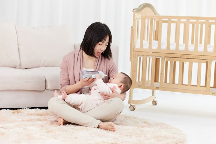 1651648863572508.jpg 攝圖網_501725414_月嫂喂養嬰兒小寶寶(企業商用).jpg