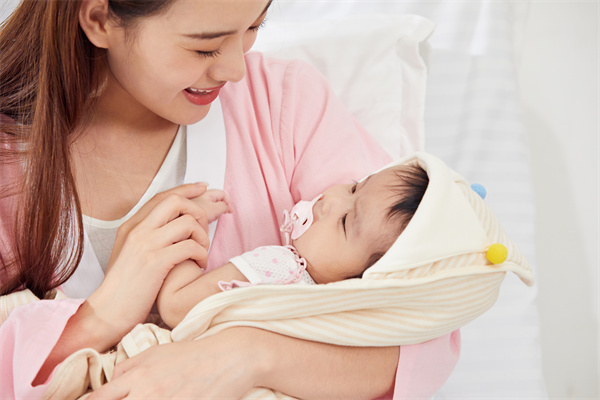 1656924667477075.jpg 攝圖網_501694235_月子中心寶媽和寶寶溫馨互動(企業商用).jpg